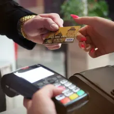 Jak ustawić debet na koncie Santander i uniknąć niepotrzebnych kosztów