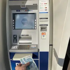 Jak działa wpłatomat Pekao? Prosty sposób na szybkie wpłaty gotówki