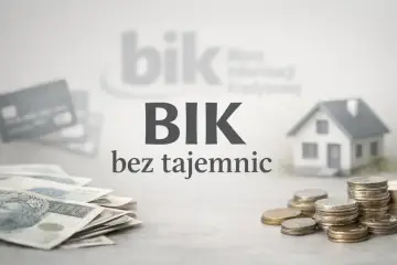 Chcesz wiedzieć, jak sprawdzić BIK? Na zdjęciu pieniądze, karty i dom symbolizują finanse i kredyty.